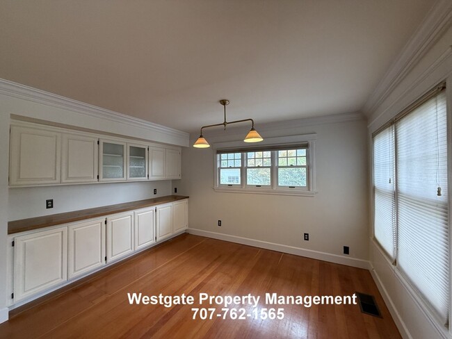 Building Photo - 515 4th St