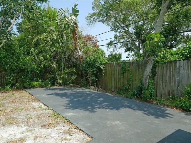 Building Photo - 5014 Dr. M.L.K. Jr St S