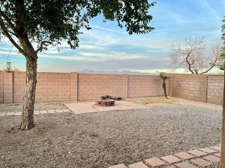 Building Photo - 4210 E Alamo St