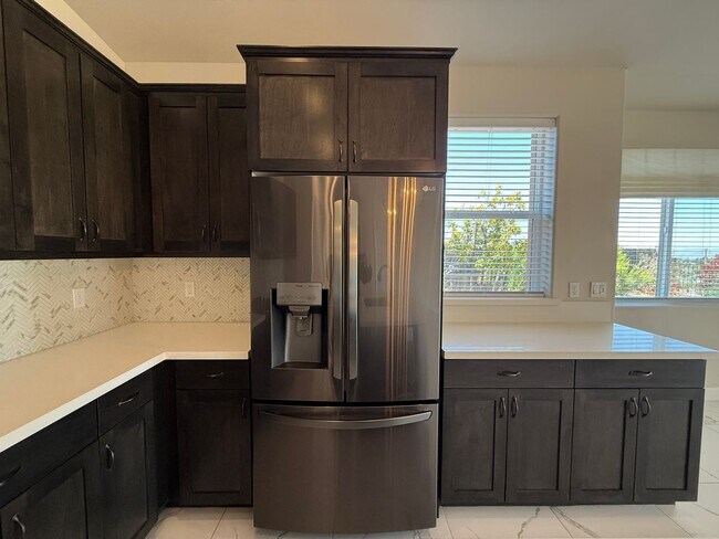 Building Photo - Newer Single Story Model Home Located In The Meadows at Rice Ranch with Three Car Garage