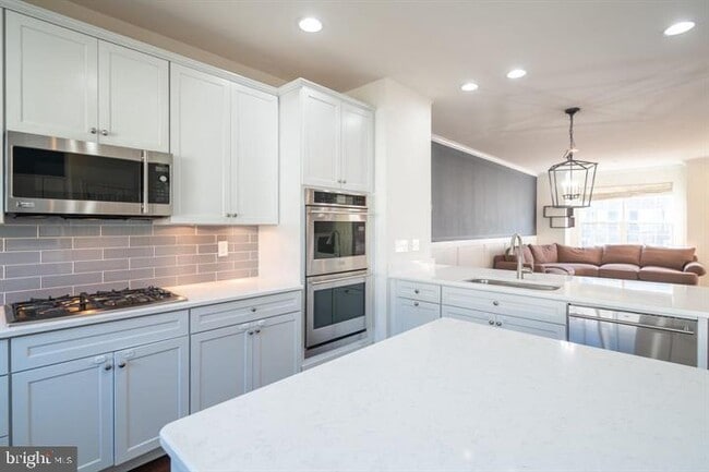 Building Photo - 27127 Hickory Ln