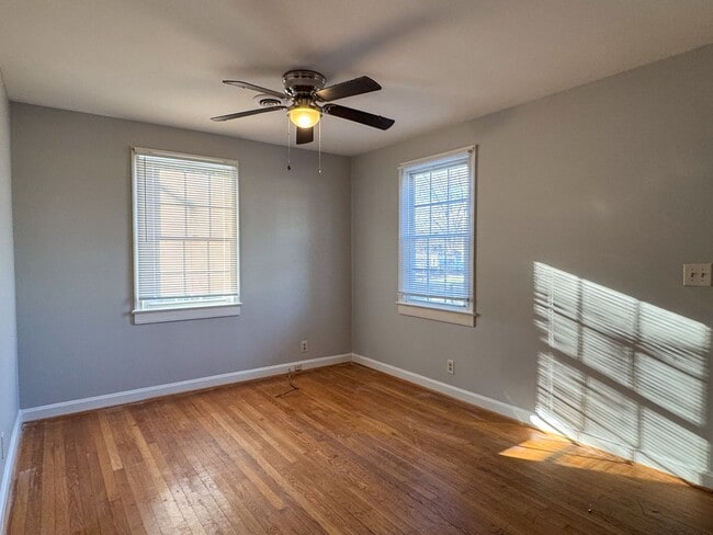 Building Photo - 305 Stonewall Ave