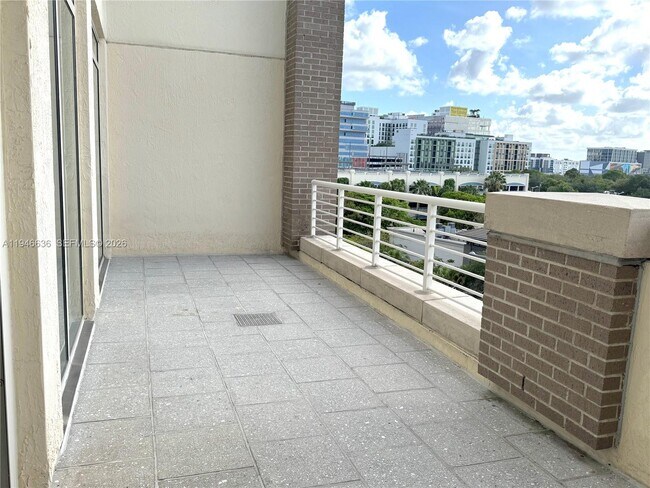 Building Photo - 3250 NE 1st Ave