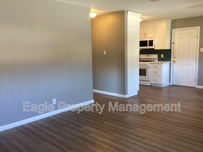 Building Photo - 1336 School St