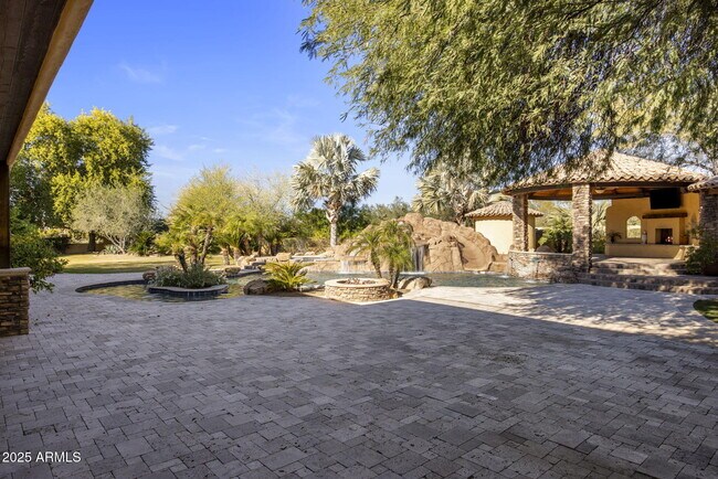 Building Photo - 9222 E Rimrock Dr