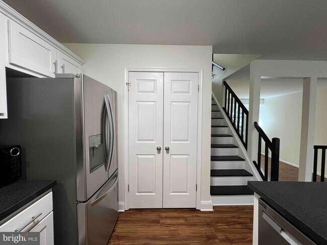 Building Photo - 6247 Spring Knoll Dr