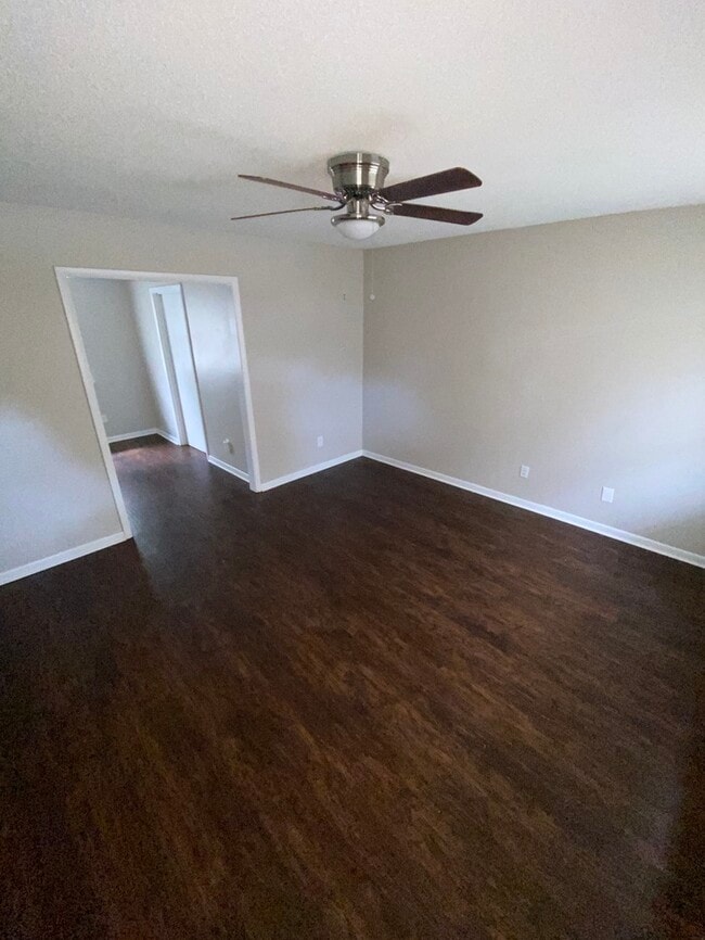 Building Photo - 513 Sorrells Dr