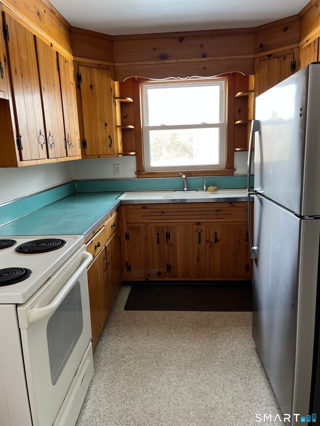 Building Photo - 73 Soundview Rd