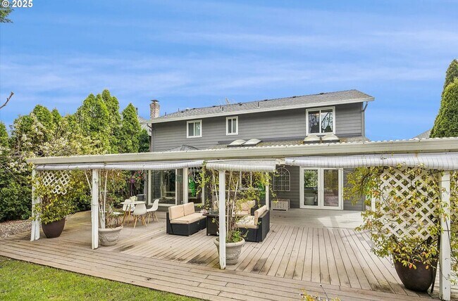 Building Photo - Modern Charm Meets Comfort – Spacious 3-Be...