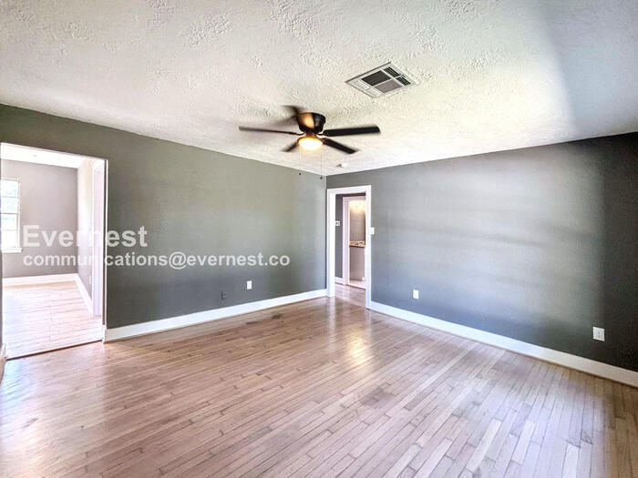 Building Photo - 413 Brown Dr