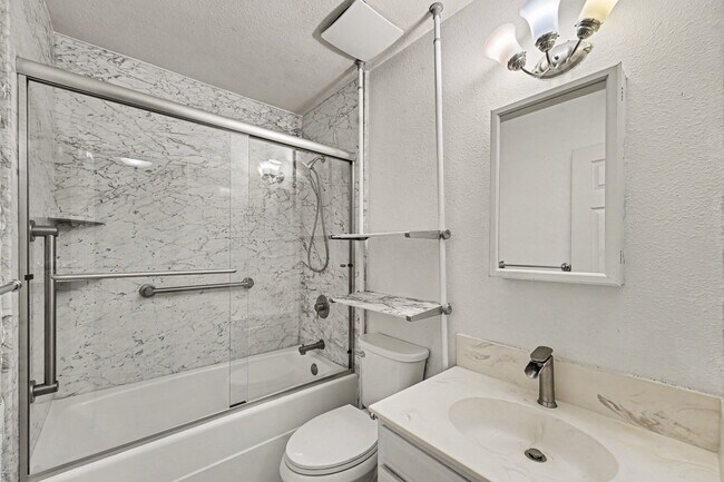 Building Photo - 1511 Seneca Cir