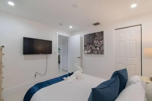 Building Photo - 4368 SW 49th Ct