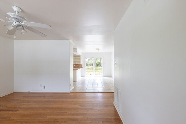 Building Photo - Charming Single-Level Brick Home with Large Yard & Patio in Little Rock