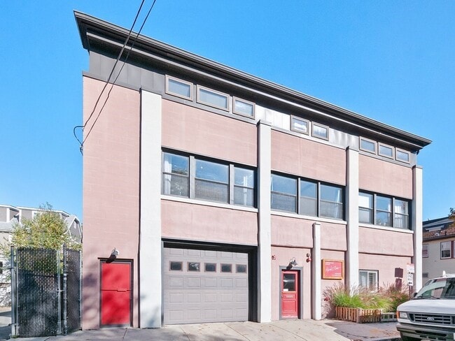 Building Photo - 93 Harvey St