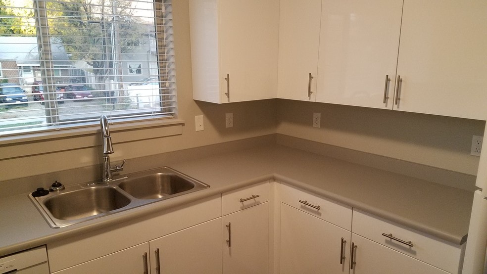 Kitchen - 1700 Sandhill Rd