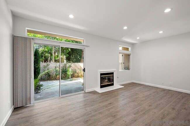 Building Photo - 7274 Shoreline Dr