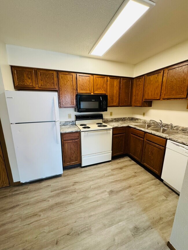 Building Photo - 156 Westside Dr