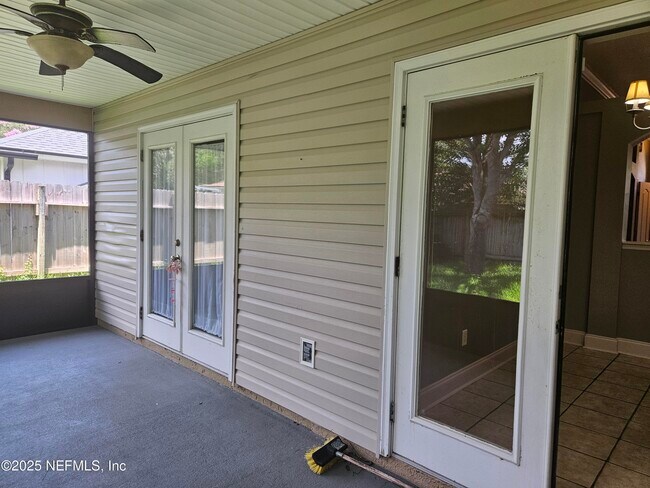 Building Photo - 2338 Cool Springs Dr N