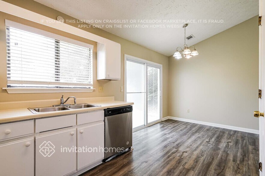 Building Photo - 5255 Sugar Crest Dr