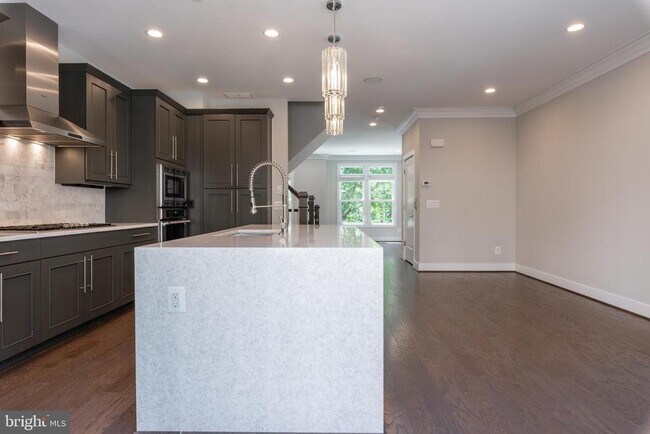 Building Photo - 1527 16th Rd N