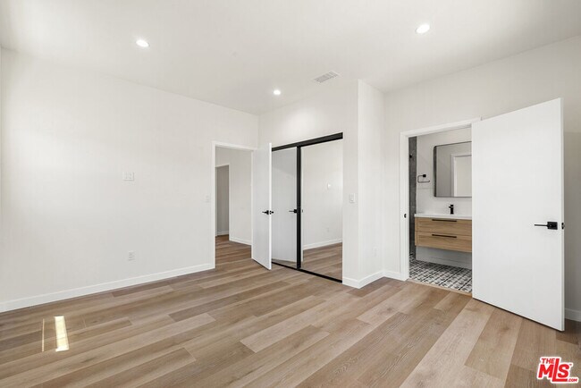 Building Photo - 1305 Lucile Ave