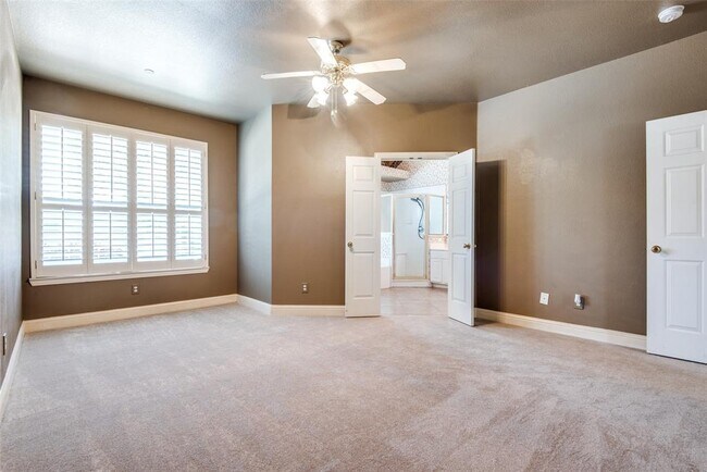 Building Photo - 452 Richmond St