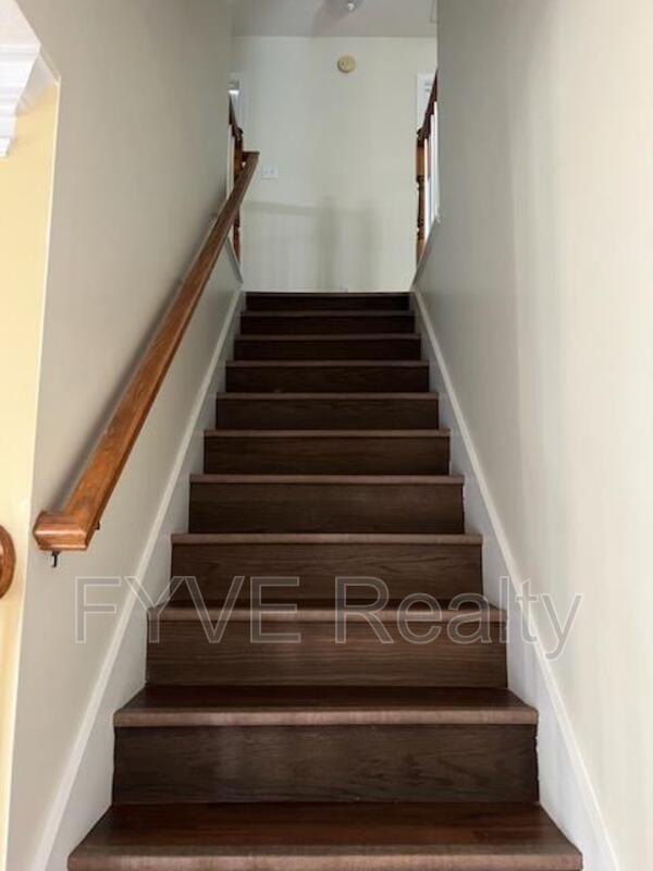 Building Photo - 2426 Middlebrook Ridge Ln