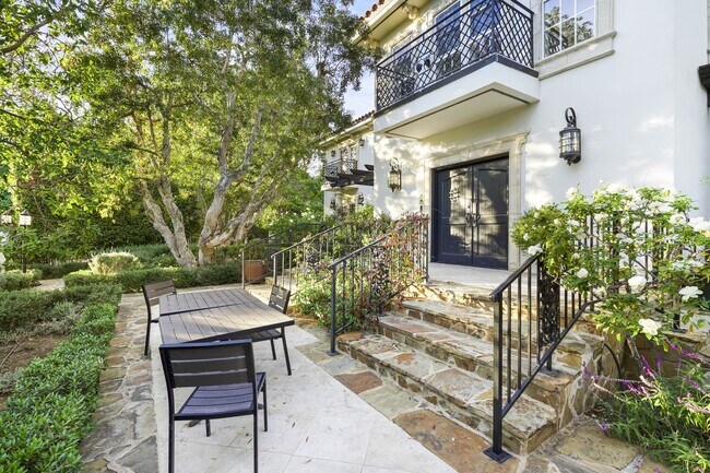 Building Photo - 23255 Mariposa De Oro St