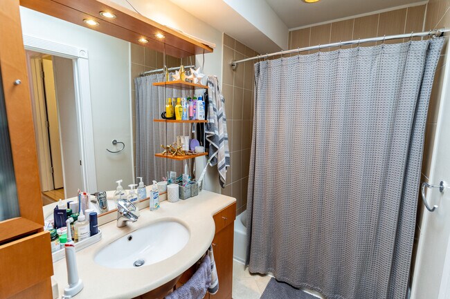 Building Photo - S Street