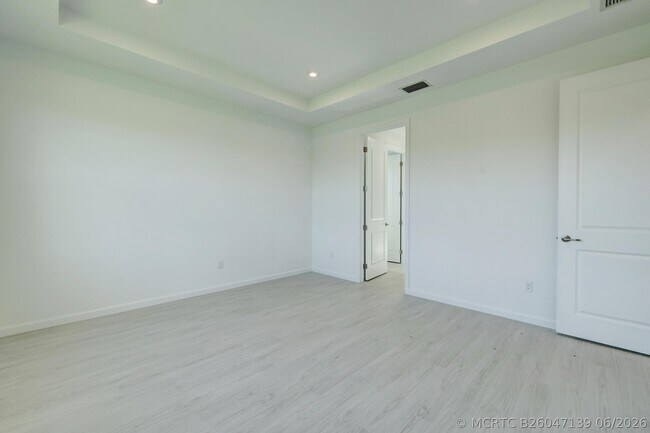 Building Photo - 12712 SW Eleanor Dr