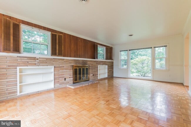 Building Photo - 9702 Bellevue Dr
