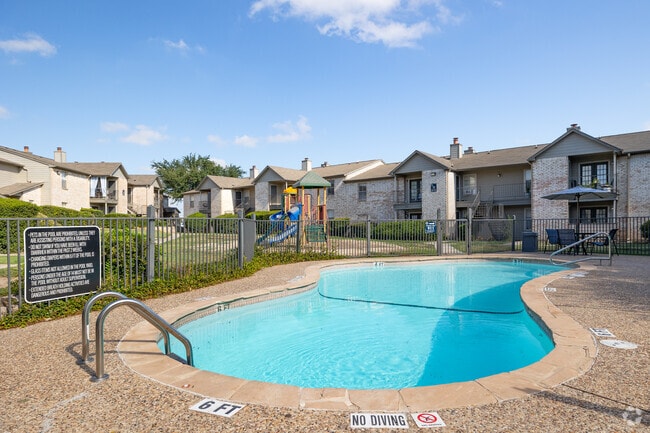 Building Photo - Peaks at Universal City