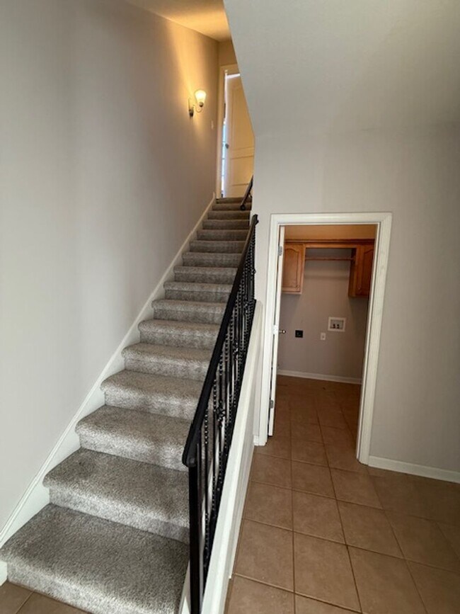 Building Photo - 3 bed 2 bath home with a large bonus room and an additional room that would be perfect for an off...