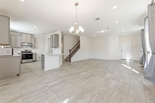 Building Photo - 365 Rocroi Dr