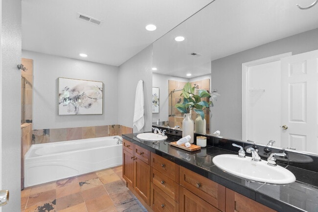 Building Photo - $3,350.00 - 2 Bedroom, 2.5 Bathroom Condo ...