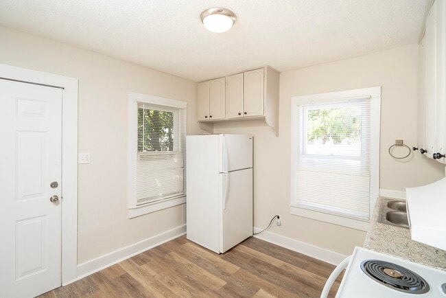 Building Photo - 32 Grant St