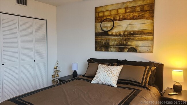 Building Photo - 2500 Parkview Dr