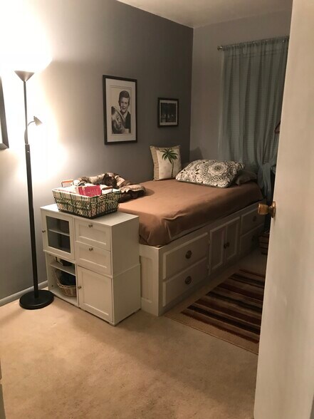 Building Photo - 7400 72nd Ln N