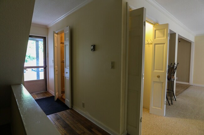 Building Photo - 111 Brook Hollow