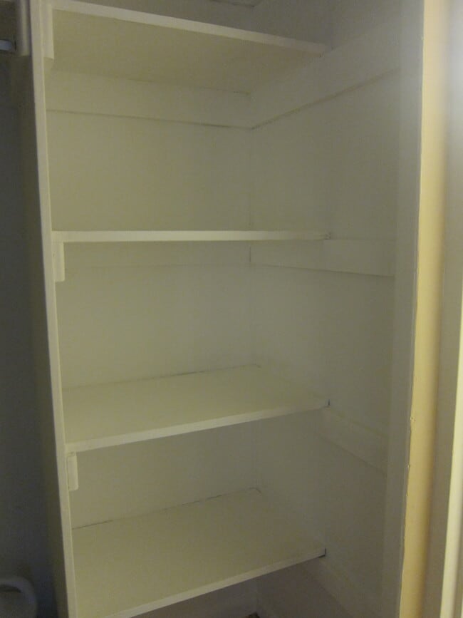 Building Photo - 922 24th St NW