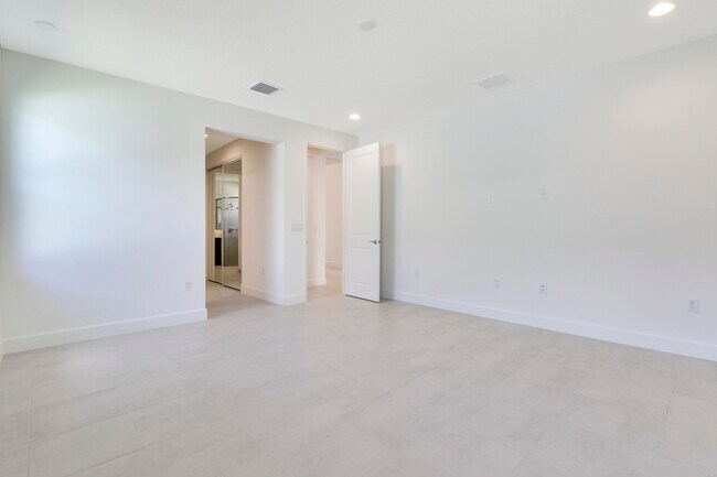 Building Photo - 13439 SW River Rock Rd
