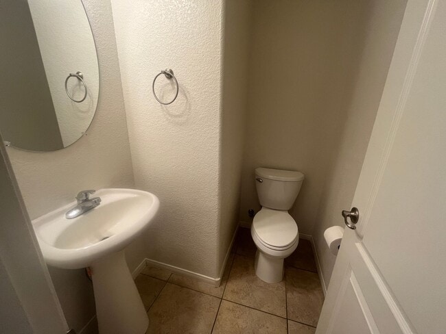 Building Photo - 2 Story-Single Family Home Located in Providence