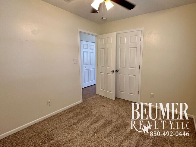 Building Photo - Coastal Living in Charming Innerarity Point