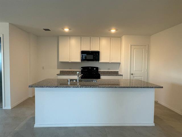 Building Photo - 2832 Ozark Cir