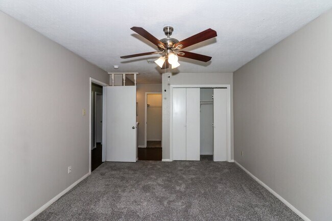 Building Photo - 6527 La Violetta Dr
