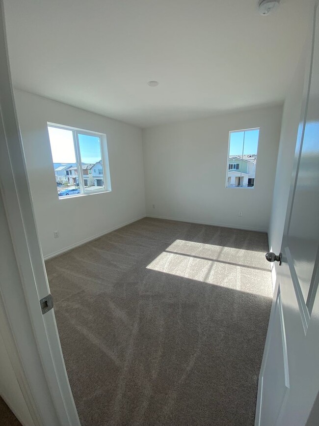 Building Photo - Like New Menifee 4 Bedroom Home