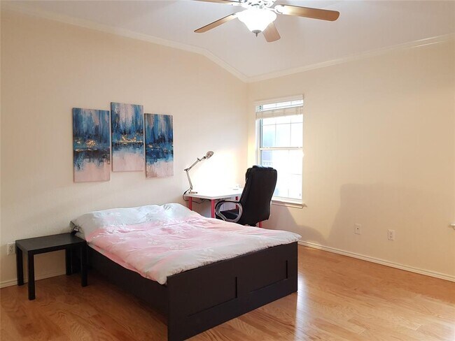 Building Photo - 16100 S Great Oaks Dr