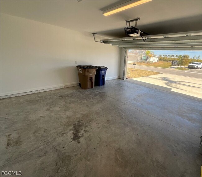 Building Photo - 3905 Treasure Oak Wy