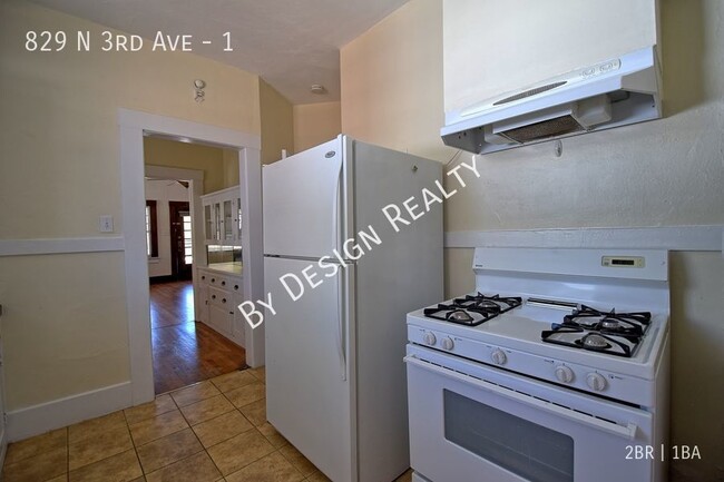 Building Photo - Historic - 1918 - 2 Bed 1 Bath - Just off ...