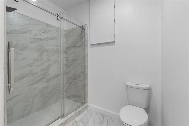 Building Photo - 350 Wembley Cir
